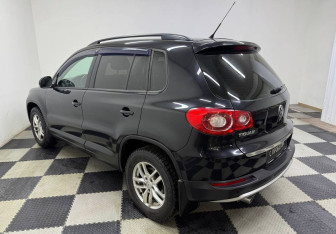 Подержанный автомобиль Volkswagen Tiguan 2009 года (7 фото)