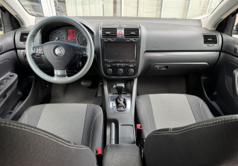 Подержанный автомобиль Volkswagen Jetta Sedan 2009 года (9 фото)