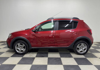 Подержанный автомобиль Renault Sandero 2021 года (8 фото)