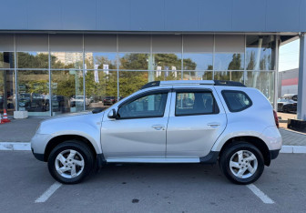 Подержанный автомобиль Renault Duster 2017 года (8 фото)