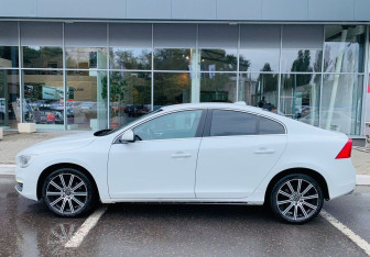 Подержанный автомобиль Volvo S60 2013 года (8 фото)