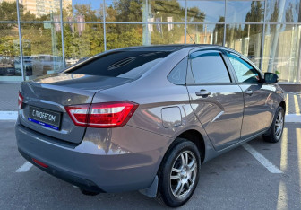 Подержанный автомобиль LADA (ВАЗ) Vesta Sedan 2018 года (5 фото)