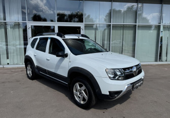 Подержанный автомобиль Renault Duster 2015 года (3 фото)