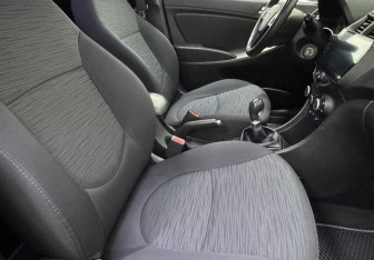 Подержанный автомобиль Hyundai Solaris Hatchback 2015 года (9 фото)