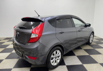 Подержанный автомобиль Hyundai Solaris Hatchback 2012 года (5 фото)