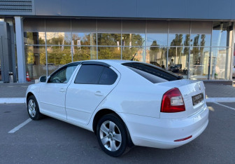 Подержанный автомобиль Skoda Octavia Wagon 2010 года (7 фото)