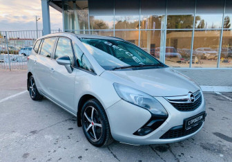 Подержанный автомобиль Opel Zafira Compactvan 2012 года (3 фото)