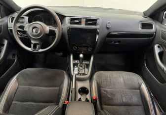 Подержанный автомобиль Volkswagen Jetta Sedan 2012 года (11 фото)