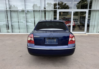 Подержанный автомобиль Volkswagen Passat Sedan 2001 года (6 фото)