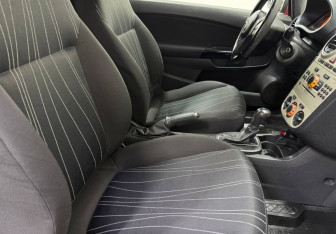 Подержанный автомобиль Opel Corsa 2007 года (9 фото)