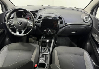 Подержанный автомобиль Renault Kaptur 2021 года (10 фото)