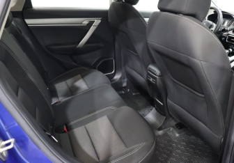 Подержанный автомобиль Geely Coolray 2022 года (20 фото)