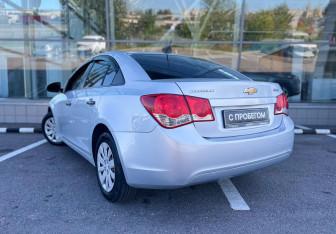 Подержанный автомобиль Chevrolet Cruze Sedan 2010 года (7 фото)