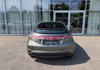Подержанный автомобиль Honda Civic Hatchback 2008 года (6 фото)
