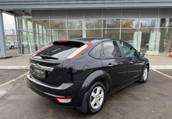 Подержанный автомобиль Ford Focus Hatchback 2008 года (5 фото)