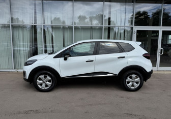 Подержанный автомобиль Renault Kaptur 2017 года (8 фото)
