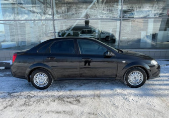 Подержанный автомобиль Daewoo Gentra Sedan 2013 года (4 фото)