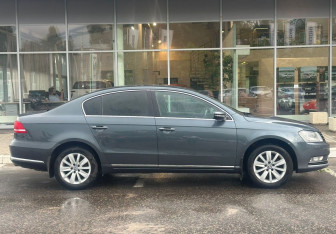 Подержанный автомобиль Volkswagen Passat Sedan 2013 года (4 фото)
