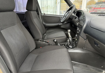 Подержанный автомобиль Chevrolet Niva 2012 года (10 фото)