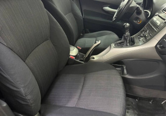 Подержанный автомобиль Toyota Auris Hatchback 2007 года (9 фото)