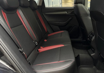 Подержанный автомобиль Skoda Karoq 2025 года (11 фото)
