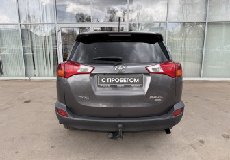 Подержанный автомобиль Toyota RAV4 2013 года (6 фото)