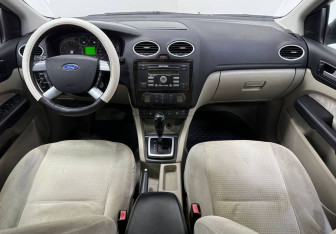Подержанный автомобиль Ford Focus Sedan 2006 года (10 фото)
