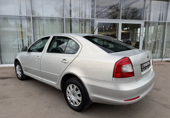Подержанный автомобиль Skoda Octavia Liftback 2012 года (7 фото)