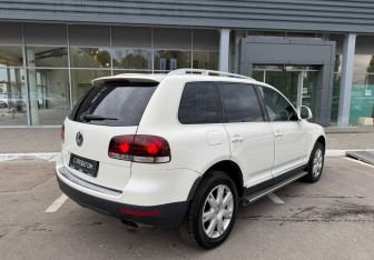 Подержанный автомобиль Volkswagen Touareg 2009 года (4 фото)