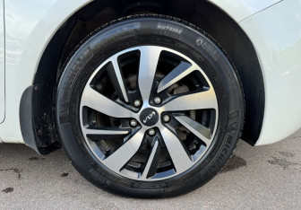 Подержанный автомобиль Kia Cerato Sedan 2016 года (12 фото)