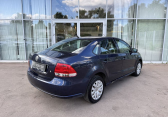 Подержанный автомобиль Volkswagen Polo Sedan 2012 года (5 фото)