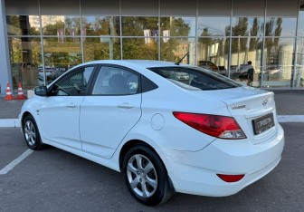 Подержанный автомобиль Hyundai Solaris Sedan 2011 года (7 фото)