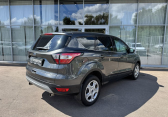 Подержанный автомобиль Ford Kuga 2017 года (5 фото)