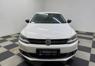 Подержанный автомобиль Volkswagen Jetta Sedan 2014 года (2 фото)