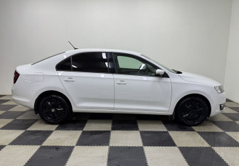 Подержанный автомобиль Skoda Rapid Liftback 2019 года (4 фото)