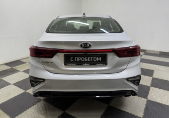 Подержанный автомобиль Kia Cerato Sedan 2019 года (6 фото)