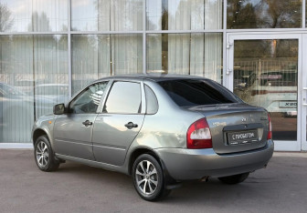 Подержанный автомобиль LADA (ВАЗ) Kalina Sedan 2010 года (7 фото)
