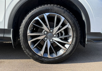 Подержанный автомобиль Geely Coolray 2023 года (17 фото)