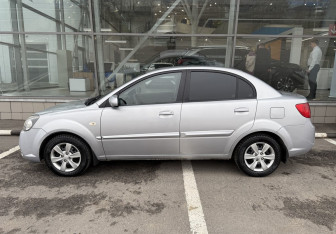 Подержанный автомобиль Kia Rio Sedan 2009 года (8 фото)