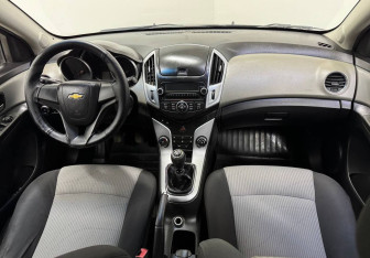 Подержанный автомобиль Chevrolet Cruze Sedan 2013 года (10 фото)