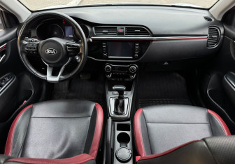 Подержанный автомобиль Kia Rio Hatchback 2019 года (10 фото)