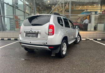 Подержанный автомобиль Renault Duster 2013 года (6 фото)