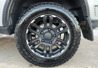 Подержанный автомобиль Chevrolet Niva 2011 года (12 фото)