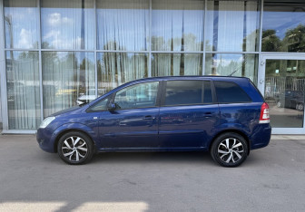 Подержанный автомобиль Opel Zafira Compactvan 2008 года (8 фото)