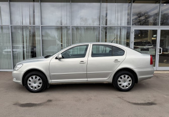 Подержанный автомобиль Skoda Octavia Liftback 2012 года (8 фото)