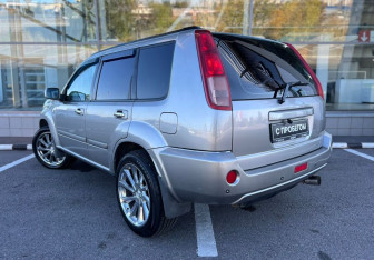Подержанный автомобиль Nissan X-Trail 2005 года (7 фото)