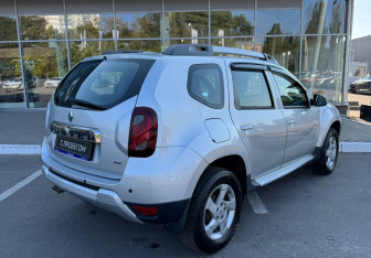 Подержанный автомобиль Renault Duster 2017 года (5 фото)
