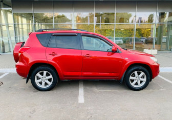 Подержанный автомобиль Toyota RAV4 2007 года (4 фото)