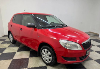 Подержанный автомобиль Skoda Fabia Hatchback 2013 года (3 фото)