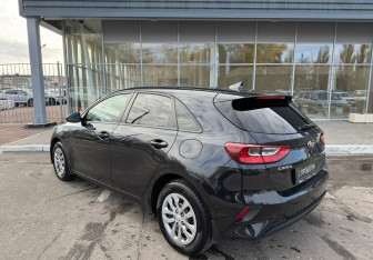 Подержанный автомобиль Kia Ceed Hatchback 2019 года (7 фото)